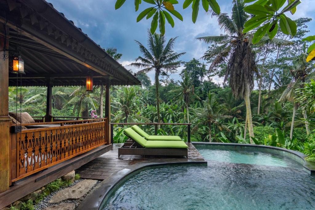 Luminous Flame Retreats with Eternal Crown Views