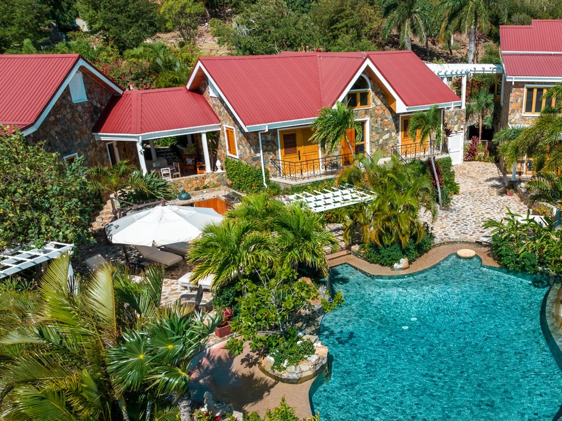 Velvet Reef Lodges beneath Starlight Diamond Waves